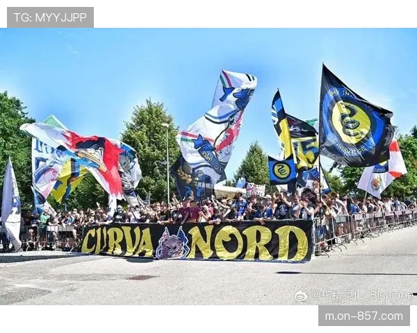 国际米兰训练基地开放日,千名球迷到场支持 国际米兰训练基地开放日,千名球迷到场支持