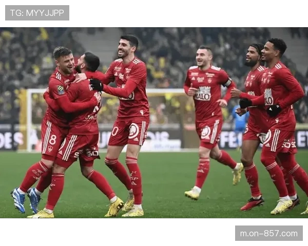 布雷斯特1-0摩纳哥，敦比亚第31分钟抢点射门得分。