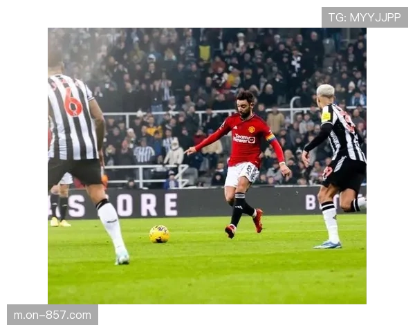 曼联半场0-1落后纽卡,防线漏洞频出 曼联半场0-1落后纽卡,防线漏洞频出